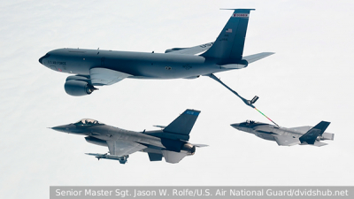 Корабль ТОФ отработал стрельбы и высадку десанта на учениях