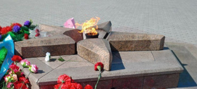 Как выглядят монеты &quot;ҰЛЫ ЖЕҢІС. 80 ЖЫЛ&quot; номиналом 1000 и 200 тенге, показали в Нацбанке