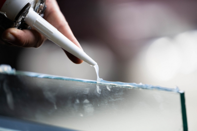 Герметик больше не покупаю &mdash; делаю аналог из 2 компонентов: затрат &mdash; ноль, зато держит намертво