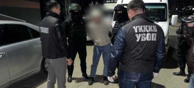 Мужчина под видом женщины заводил знакомства и шантажировал жителей ЗКО