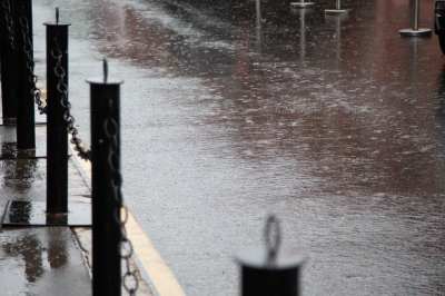Shot: жители Воронежа не могут выехать в город из-за подтопления дорог