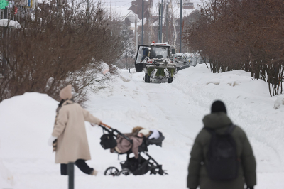 Полуметровые сугробы и пробки 9 баллов. Последствия снегопада в Москве