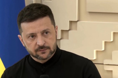 Зеленский продлил срок действия военного положения и мобилизации на Украине