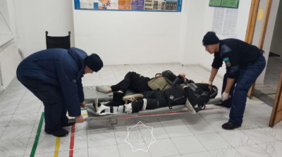 Спасатели вытащили людей из искореженного автомобиля