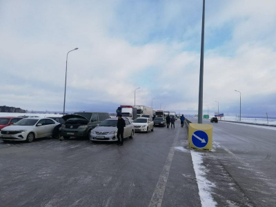 Несколько дорог закрыли в двух областях Казахстана из-за непогоды