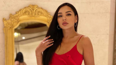 "Мы росли у бабушки с дедушкой": Жания Джуринская растрогала Сеть архивными кадрами