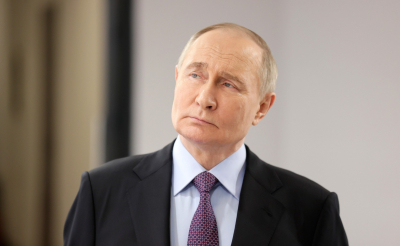 В Сербии на регате подняли портрет Путина над своим плотом
