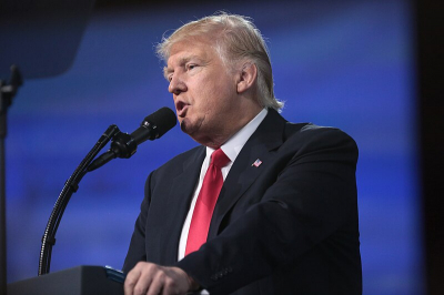 Трамп: США уже заряжают военные корабли на случай провала переговоров с Ираном