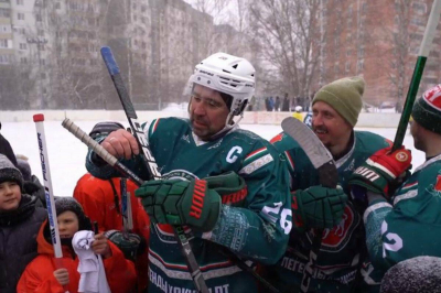 В Казани хоккеисты &laquo;Ак Барса&raquo; сыграли с учениками гимназии №6