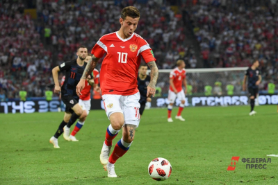 Уголовное дело против футболиста Смолова за драку в кафе прекратили