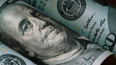 Доллар продолжил падение до 537 тенге