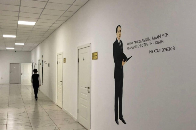 В Атырау родители требуют вернуть деньги после закрытия школы Qazbilim