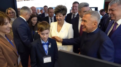 Школьник из Челнов разработал термоядерный реактор и показал Рустаму Минниханову