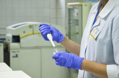 Вирусолог объяснил, кому угрожает оспа обезьян