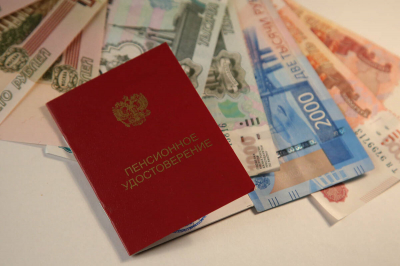 Повышение пенсий, упрощение выписки жильцов и рейтинг автошкол: гид по законам мая